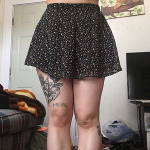 Black floral short circle skirt